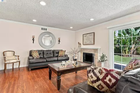 Living - 8657 Davona Dr, Dublin, CA 94568 photo 2 of 4