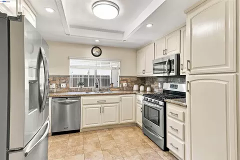 Kitchen - 8657 Davona Dr, Dublin, CA 94568 photo 2 of 3