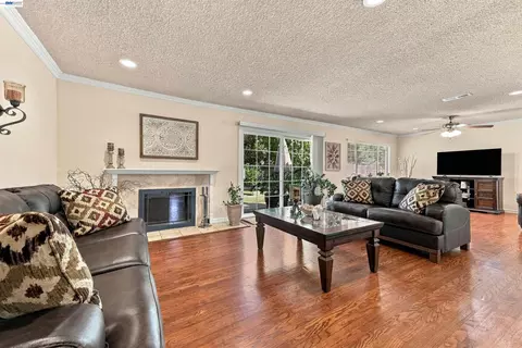 Living - 8657 Davona Dr, Dublin, CA 94568 photo 3 of 4