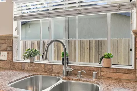 Kitchen - 8657 Davona Dr, Dublin, CA 94568 photo 1 of 3