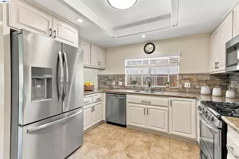Kitchen - 8657 Davona Dr, Dublin, CA 94568 photo 3 of 3