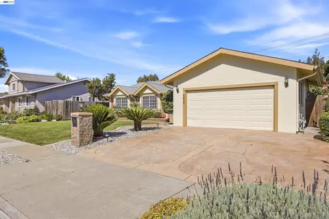 Exterior - 8657 Davona Dr, Dublin, CA 94568 photo 2 of 9