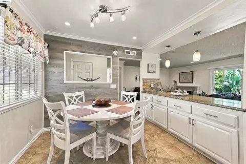 Dining - 8657 Davona Dr, Dublin, CA 94568 photo 2 of 4