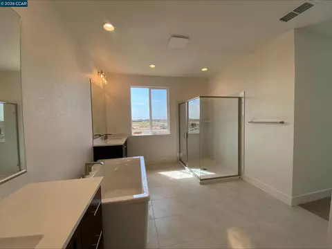 Bath - 3684 Darnoch Ave, Lathrop, CA 95330 photo 2 of 2