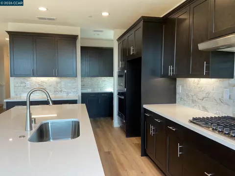 Kitchen - 3684 Darnoch Ave, Lathrop, CA 95330 photo 3 of 3