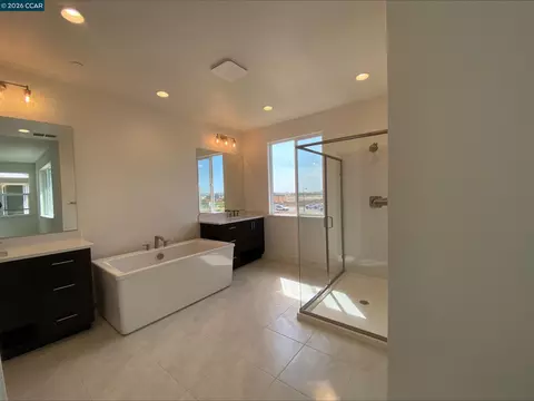 Bath - 3684 Darnoch Ave, Lathrop, CA 95330 photo 1 of 2