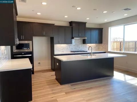 Kitchen - 3684 Darnoch Ave, Lathrop, CA 95330 photo 2 of 3