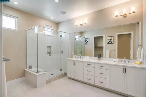 Bath - 3161 Echo Way, Tracy, CA 95377 photo 2 of 4