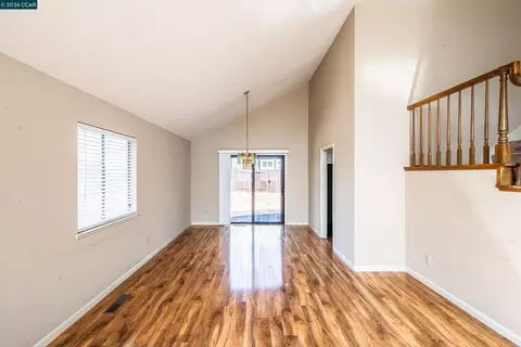 Living - 354 Saybrook, Vallejo, CA 94591 photo 4 of 11