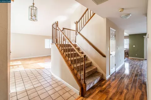 Entry Way - 354 Saybrook, Vallejo, CA 94591 photo 3 of 8