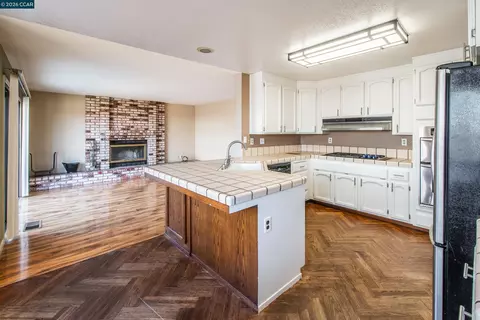 Kitchen - 354 Saybrook, Vallejo, CA 94591 photo 3 of 6