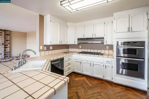 Kitchen - 354 Saybrook, Vallejo, CA 94591 photo 4 of 6