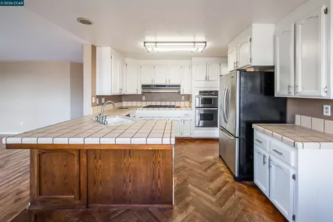 Kitchen - 354 Saybrook, Vallejo, CA 94591 photo 2 of 6