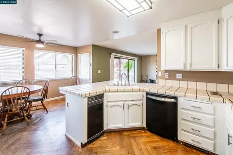 Kitchen - 354 Saybrook, Vallejo, CA 94591 photo 6 of 6
