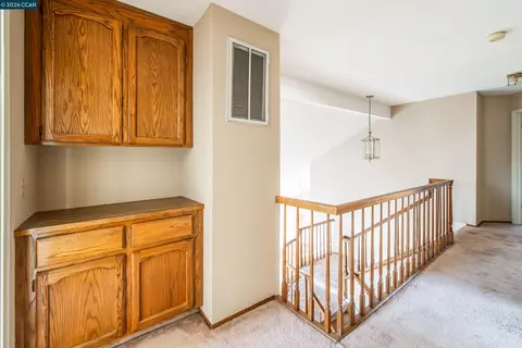 Entry Way - 354 Saybrook, Vallejo, CA 94591 photo 6 of 8