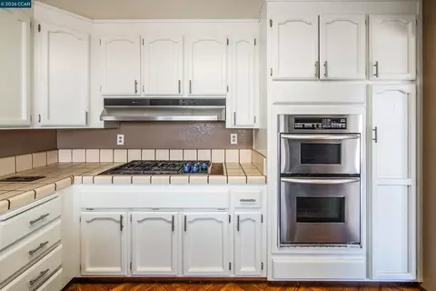Kitchen - 354 Saybrook, Vallejo, CA 94591 photo 5 of 6