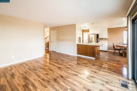 Living - 354 Saybrook, Vallejo, CA 94591 photo 9 of 11
