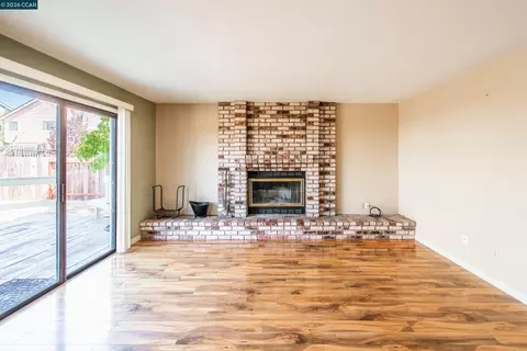 Living - 354 Saybrook, Vallejo, CA 94591 photo 7 of 11
