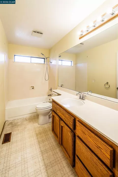 Bath - 354 Saybrook, Vallejo, CA 94591 photo 2 of 5