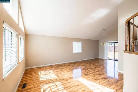 Living - 354 Saybrook, Vallejo, CA 94591 photo 3 of 11