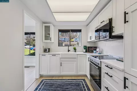 Kitchen - 2 Lakeview Ct, Novato, CA 94947 photo 1 of 3