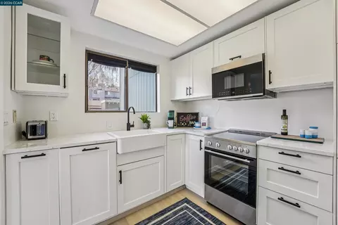 Kitchen - 2 Lakeview Ct, Novato, CA 94947 photo 2 of 3