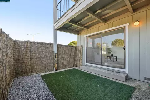 Exterior - 2 Lakeview Ct, Novato, CA 94947 photo 1 of 7