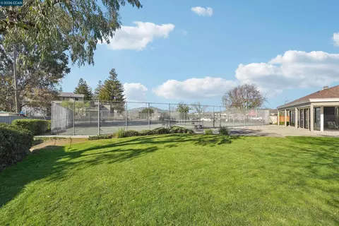 Exterior - 2 Lakeview Ct, Novato, CA 94947 photo 6 of 7