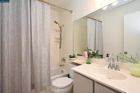 Bath - 4203 Dubhe Ct, Concord, CA 94521 photo 3 of 4