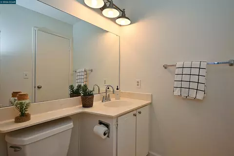 Bath - 4203 Dubhe Ct, Concord, CA 94521 photo 2 of 4