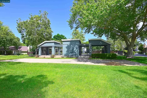 Exterior - 4203 Dubhe Ct, Concord, CA 94521 photo 11 of 16