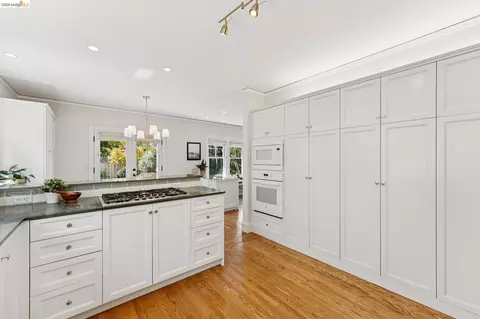 Kitchen - 12 Brookside Ave, Berkeley, CA 94705 photo 6 of 7