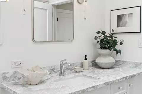 Bath - 12 Brookside Ave, Berkeley, CA 94705 photo 3 of 5