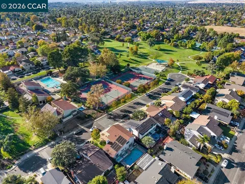View/Area - 4495 Oakbrook Ct, Concord, CA 94521 photo 3 of 8