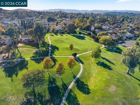 View/Area - 4495 Oakbrook Ct, Concord, CA 94521 photo 6 of 8