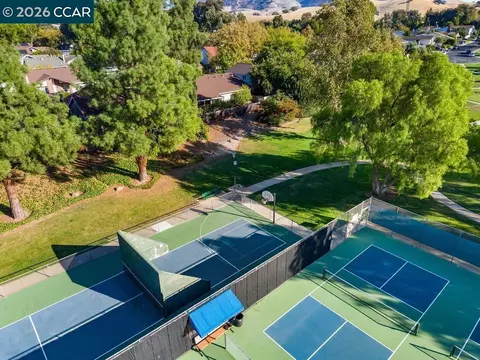 View/Area - 4495 Oakbrook Ct, Concord, CA 94521 photo 8 of 8
