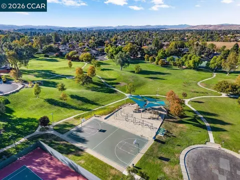 View/Area - 4495 Oakbrook Ct, Concord, CA 94521 photo 5 of 8