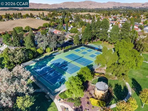View/Area - 4495 Oakbrook Ct, Concord, CA 94521 photo 7 of 8