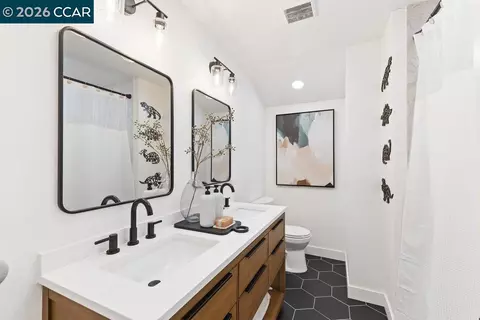 Bath - 4495 Oakbrook Ct, Concord, CA 94521 photo 4 of 5