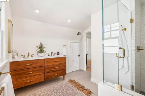 Bath - 865 Contra Costa Ave, Berkeley, CA 94707 photo 3 of 5
