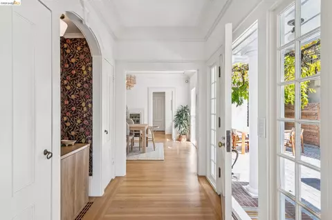Entry Way - 865 Contra Costa Ave, Berkeley, CA 94707 photo 5 of 12