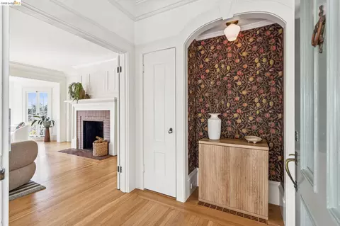 Entry Way - 865 Contra Costa Ave, Berkeley, CA 94707 photo 3 of 12