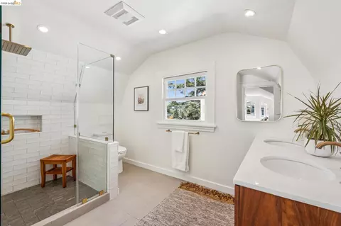 Bath - 865 Contra Costa Ave, Berkeley, CA 94707 photo 2 of 5