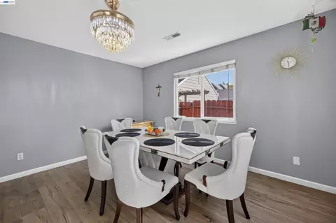 Dining - 439 W Golf Cir, Manteca, CA 95337 photo 2 of 2