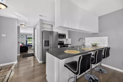 Kitchen - 439 W Golf Cir, Manteca, CA 95337 photo 2 of 5