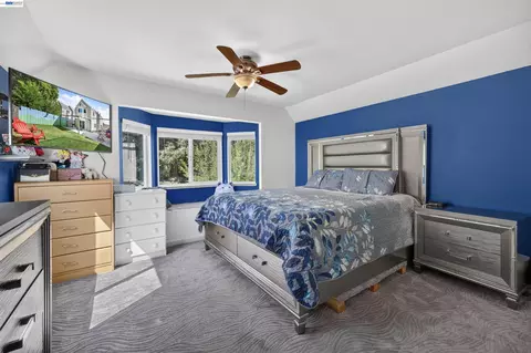 Bedroom - 439 W Golf Cir, Manteca, CA 95337 photo 4 of 5