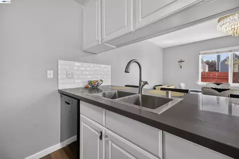 Kitchen - 439 W Golf Cir, Manteca, CA 95337 photo 5 of 5