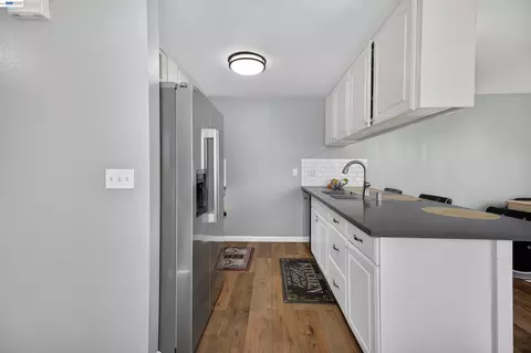 Kitchen - 439 W Golf Cir, Manteca, CA 95337 photo 4 of 5