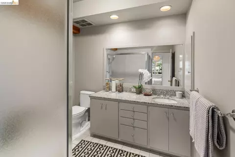 Bath - 1705 La Loma Ave, Berkeley, CA 94709 photo 2 of 6