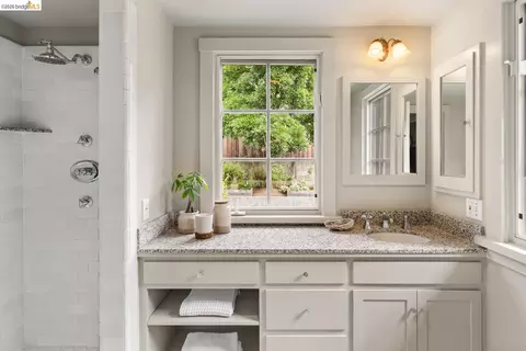 Bath - 1705 La Loma Ave, Berkeley, CA 94709 photo 3 of 6